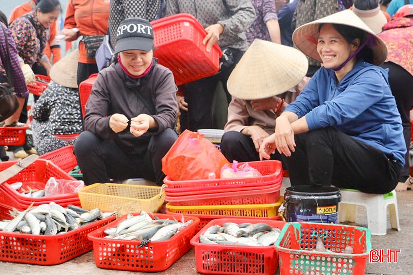 Hải sản dễ tiêu thụ tiếp thêm động lực cho bà con ngư dân. bqbht_br_img-0681-copy.jpg