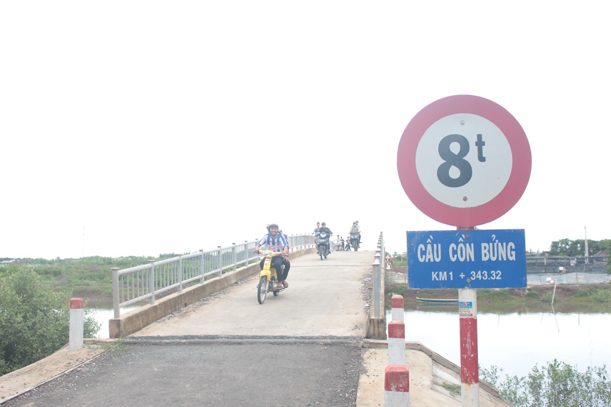 cho hai san doc dao ngay bai bien hoang so o ben tre hut khach du lich - 4