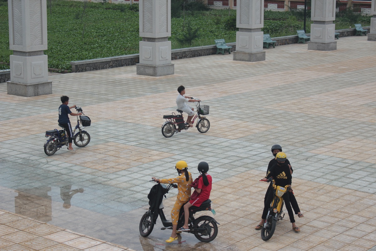 cho hai san doc dao ngay bai bien hoang so o ben tre hut khach du lich - 7