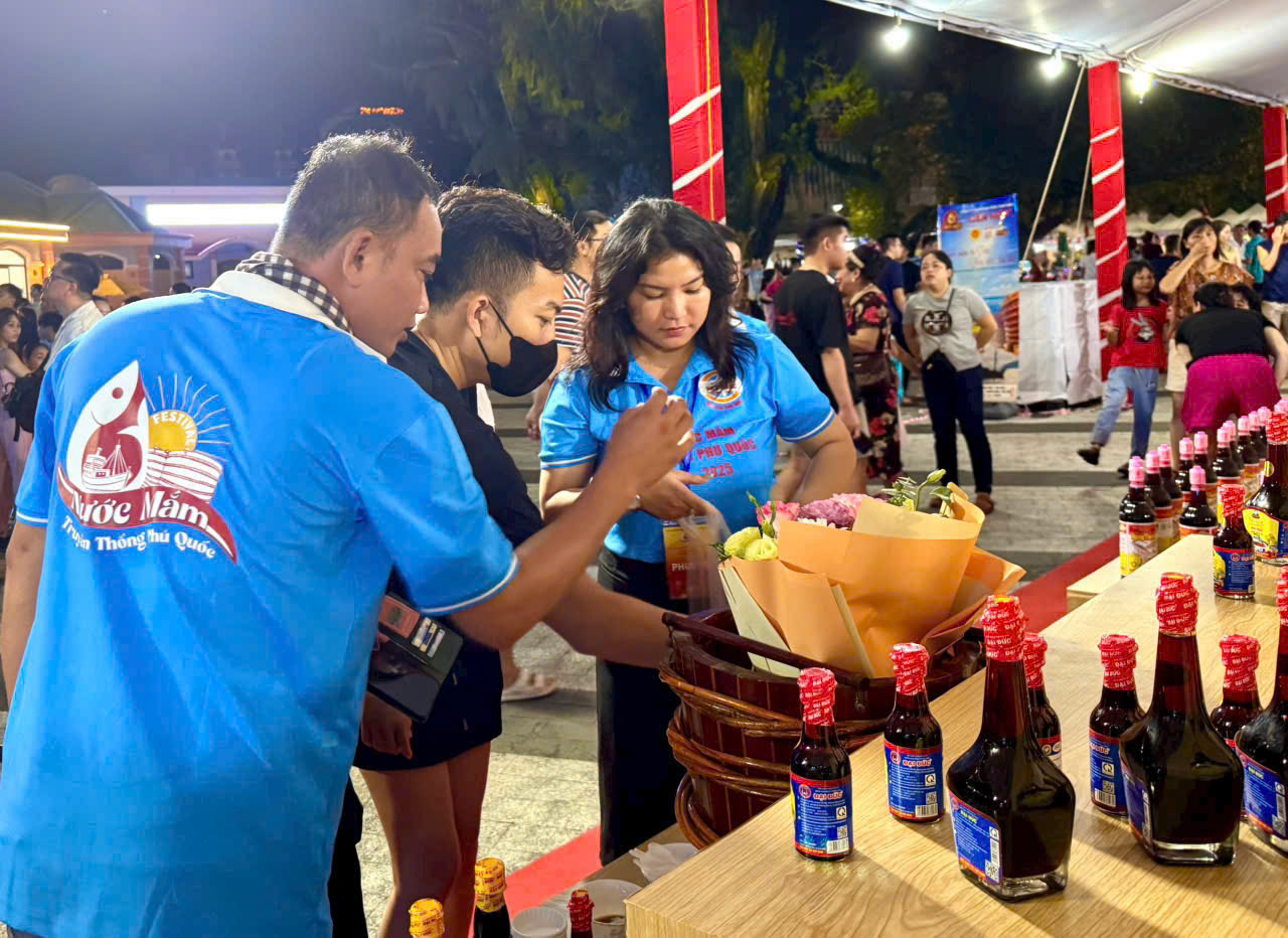 Festival Phú Quốc 2025: Hồi sinh di sản nước mắm trước làn sóng công nghiệp - Ảnh 3
