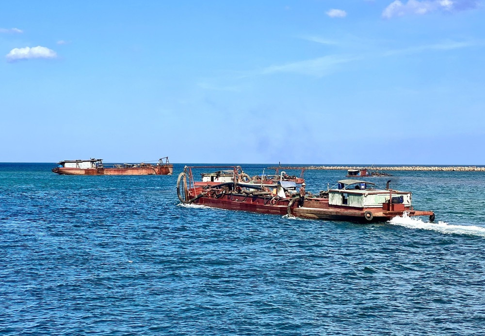 Khó tin: Cảng cá lớn bậc nhất tỉnh Quảng Trị vừa nâng cấp xong đã hư hỏng- Ảnh 2.