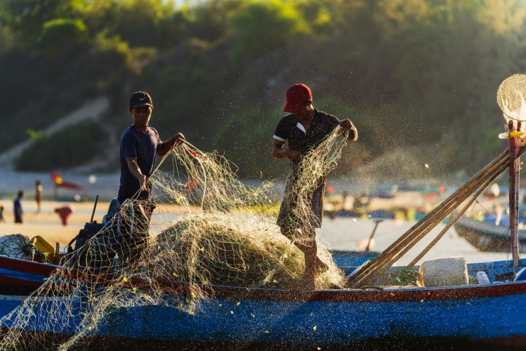 Làng chài hoang sơ quanh Mũi Vi Rồng - 2