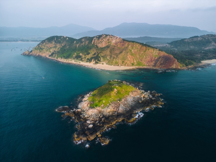 Làng chài hoang sơ quanh Mũi Vi Rồng - 7