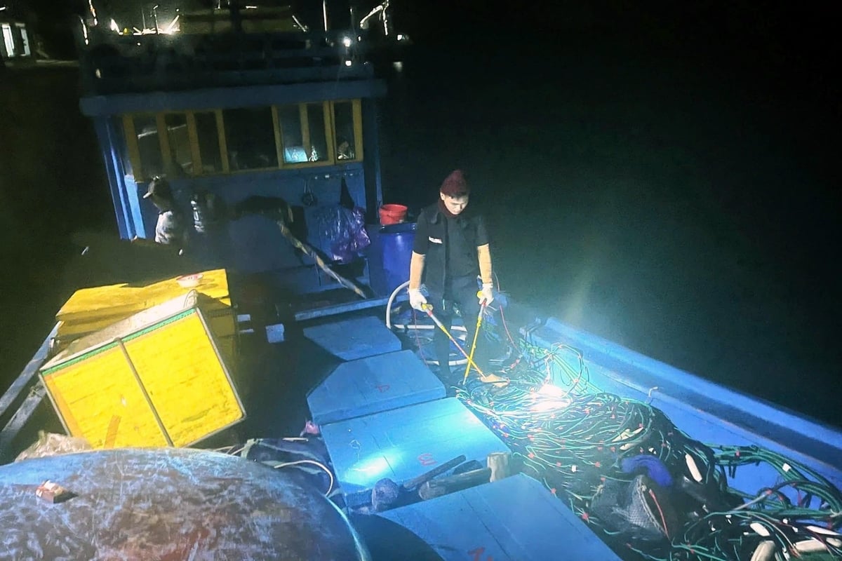 Đánh bắt hải sản bằng xung điện, thuốc nổ đang có nguy cơ gia tăng. Ảnh: Võ Dũng. Đánh bắt hải sản bằng xung điện, thuốc nổ đang có nguy cơ gia tăng. Ảnh: Võ Dũng.