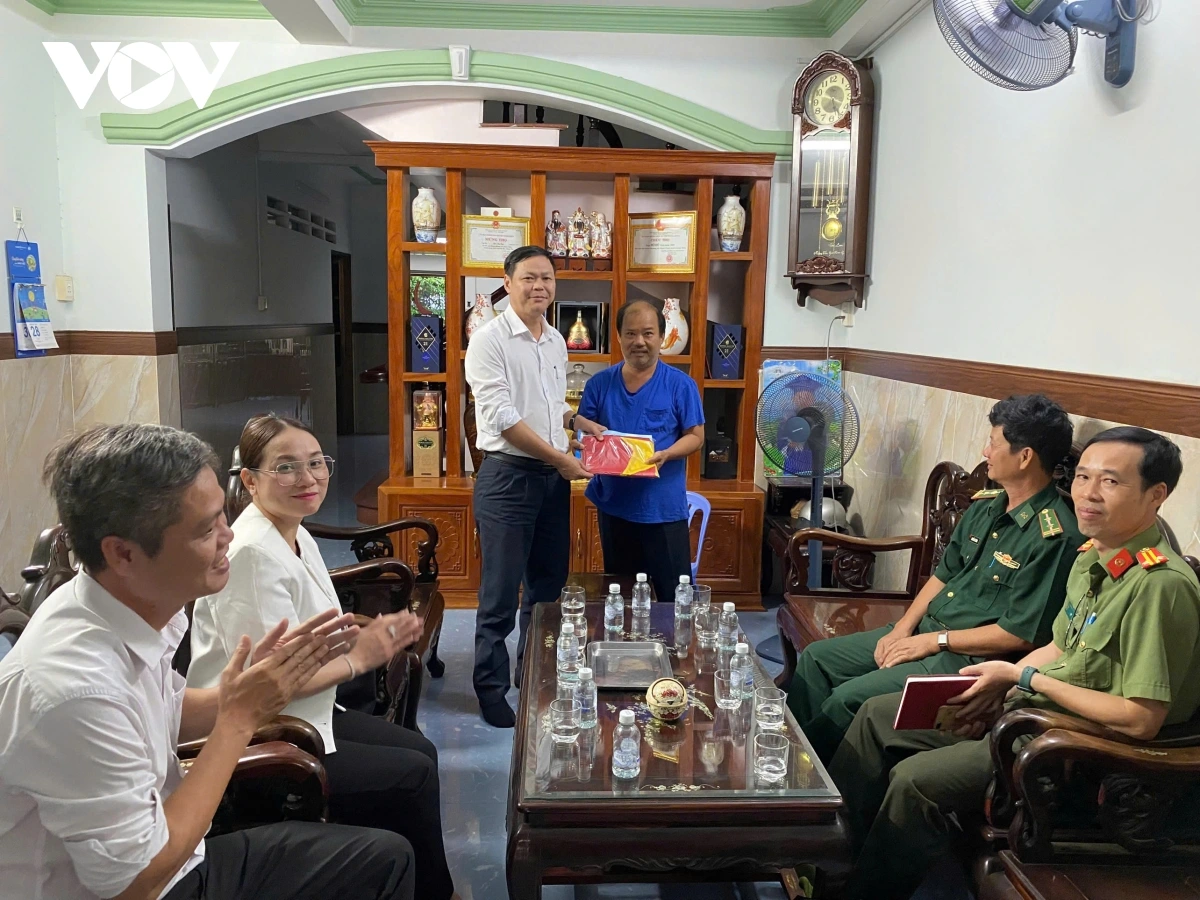 100 tau ca xa long hai tp.hcm cam ket khong vi pham vung bien nuoc ngoai hinh anh 1