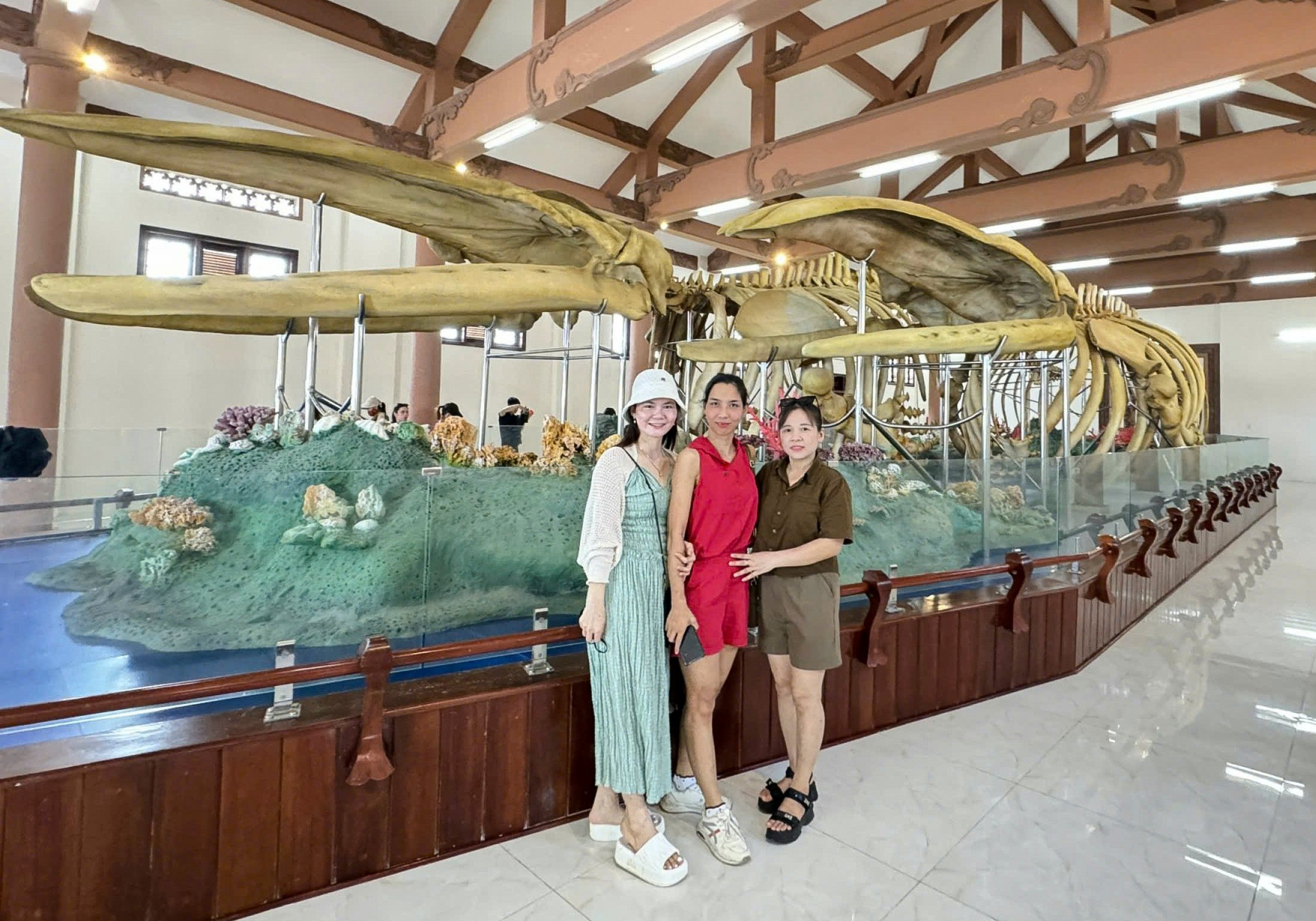 Cận cảnh hai bộ xương cá Ông được phục dựng hoành chỉnh, trưng bày phục vụ du khách tham quan - Ảnh 11.