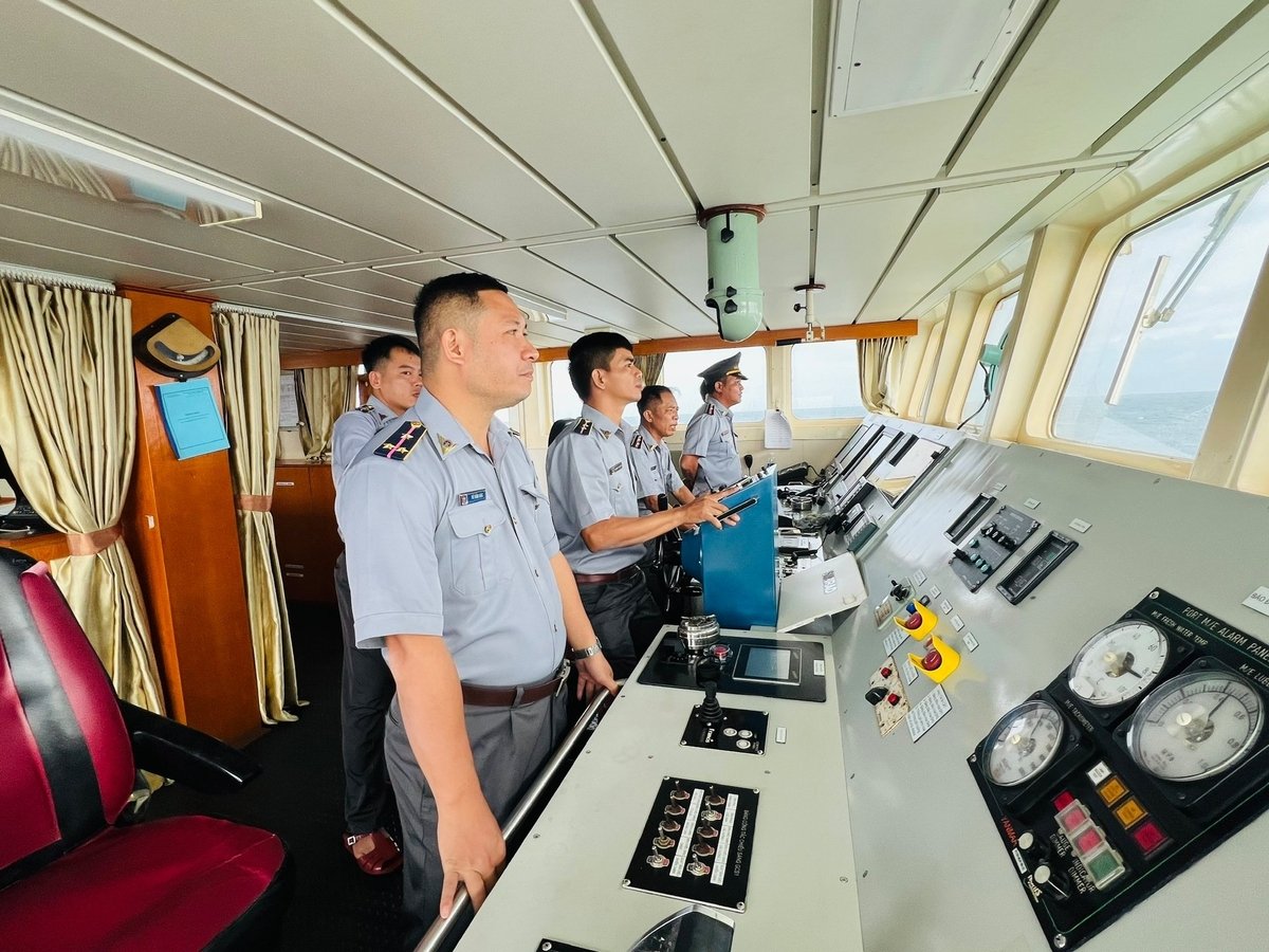 Đoàn tuần tra số 06 phát hiện tàu cá vi phạm bằng các biện pháp nghiệp vụ. Ảnh: Trọng Linh.