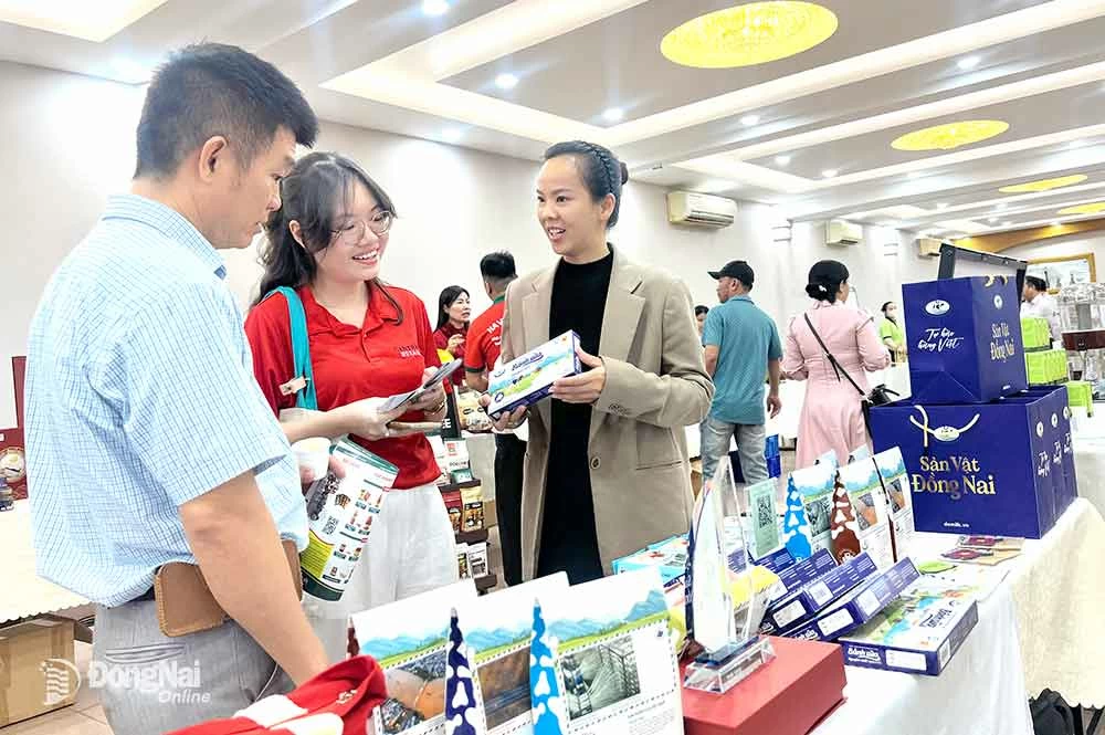 Các chủ thể OCOP của Đồng Nai tham gia quảng bá, giới thiệu sản phẩm tại một hội nghị kết nối giao thương vào các chuỗi bán lẻ, hệ thống phân phối vào tháng 5-2025.