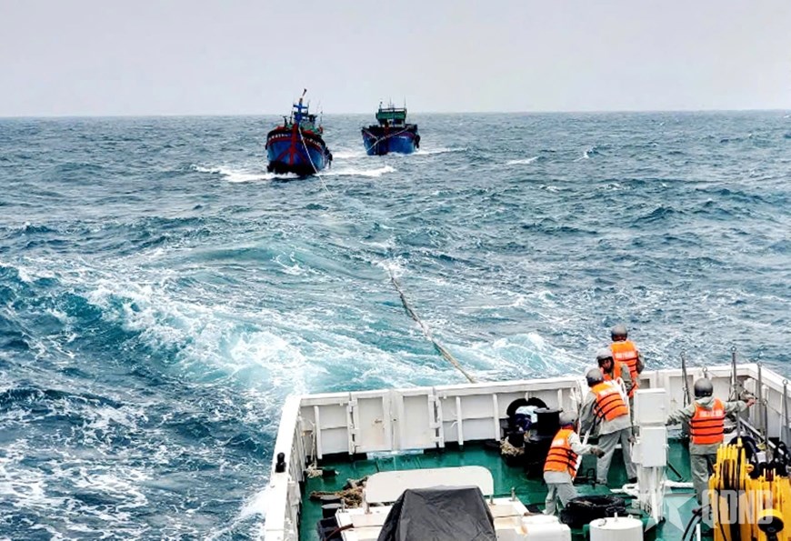 Khẩn trương hỗ trợ ngư dân bị tai biến trên tàu cá QNg 90594 TS