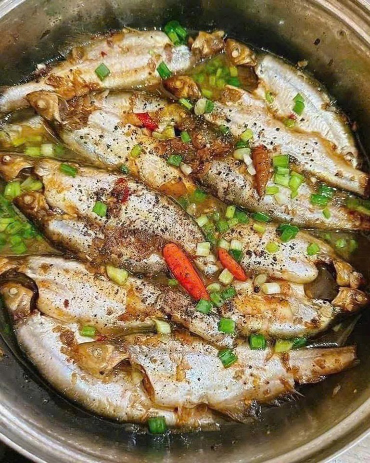 Ngày nay, do môi trường sống thay đổi và việc đánh bắt quá mức, lượng cá xác ngoài tự nhiên không còn dồi dào như trước.&nbsp;