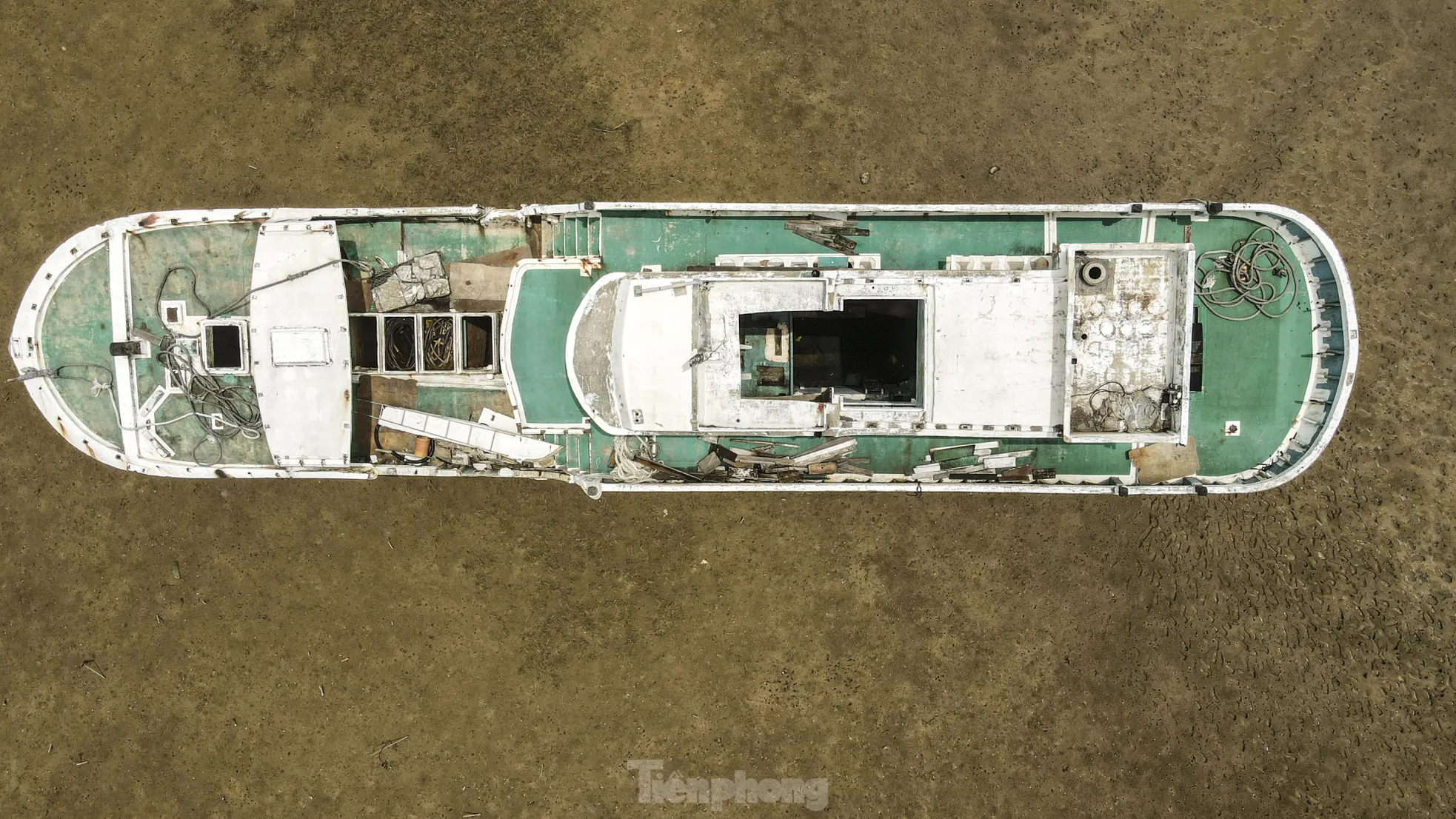 Xác 'tàu ma' nằm ngổn ngang dọc cửa sông, khu neo đậu ở Hà Tĩnh - 4