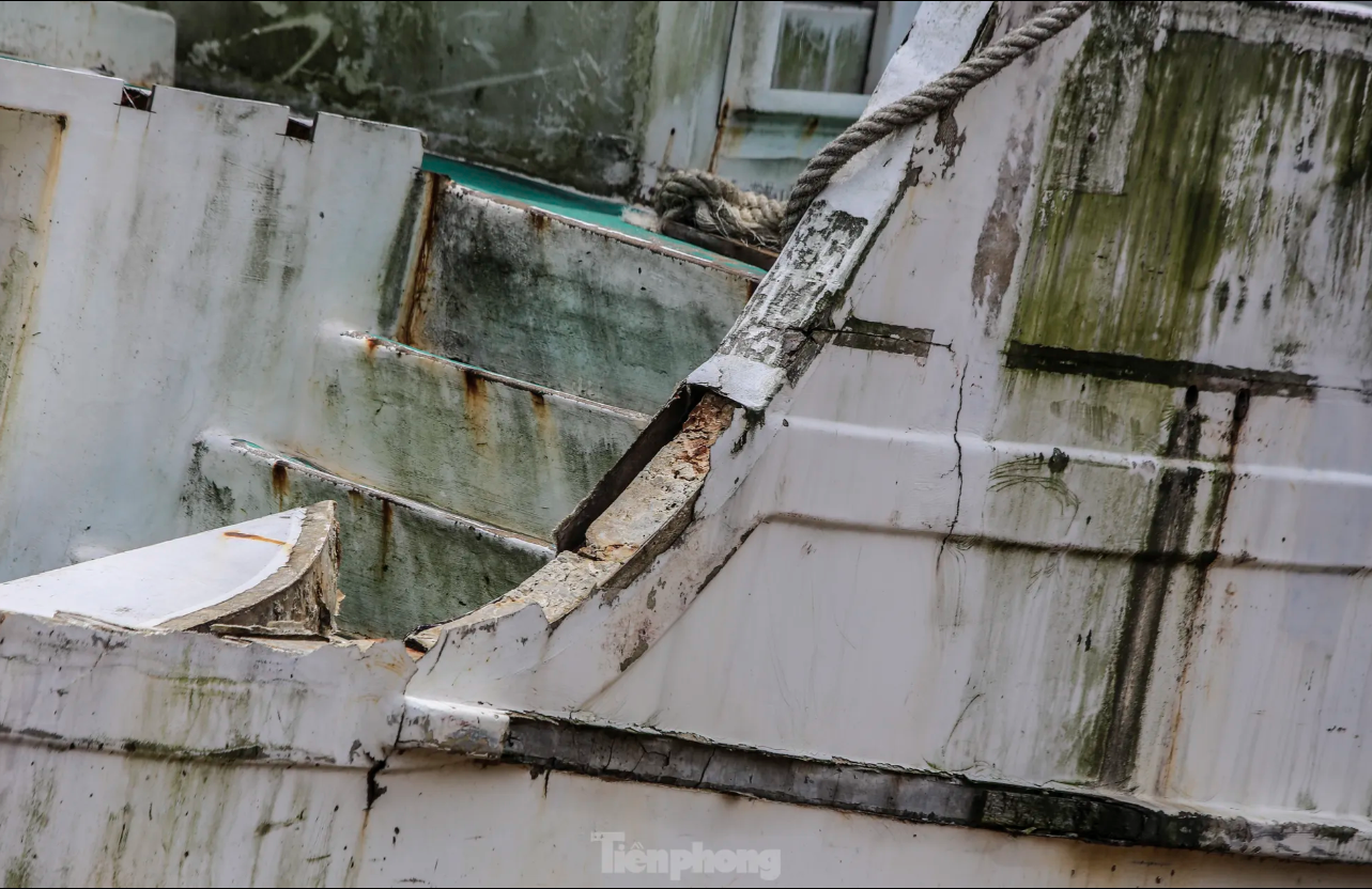 Xác 'tàu ma' nằm ngổn ngang dọc cửa sông, khu neo đậu ở Hà Tĩnh - 6