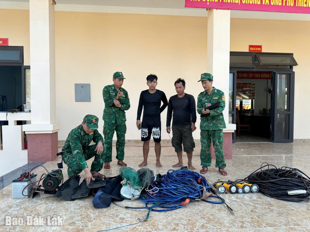 Đồn Biên phòng Hòa Hiệp Nam đã lập biên bản vi phạm hành chính và tich thu tang vật vi phạm. 