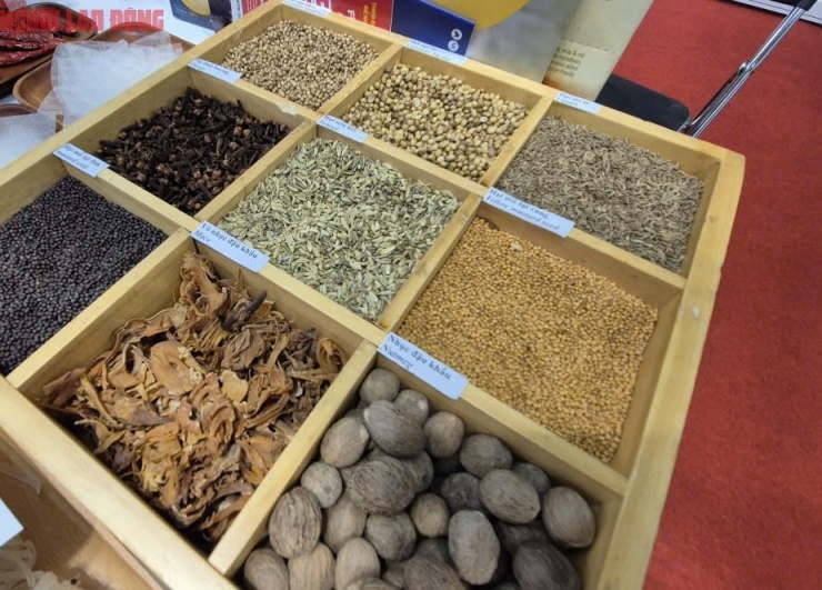 Hạt tiêu và các loại gia vị