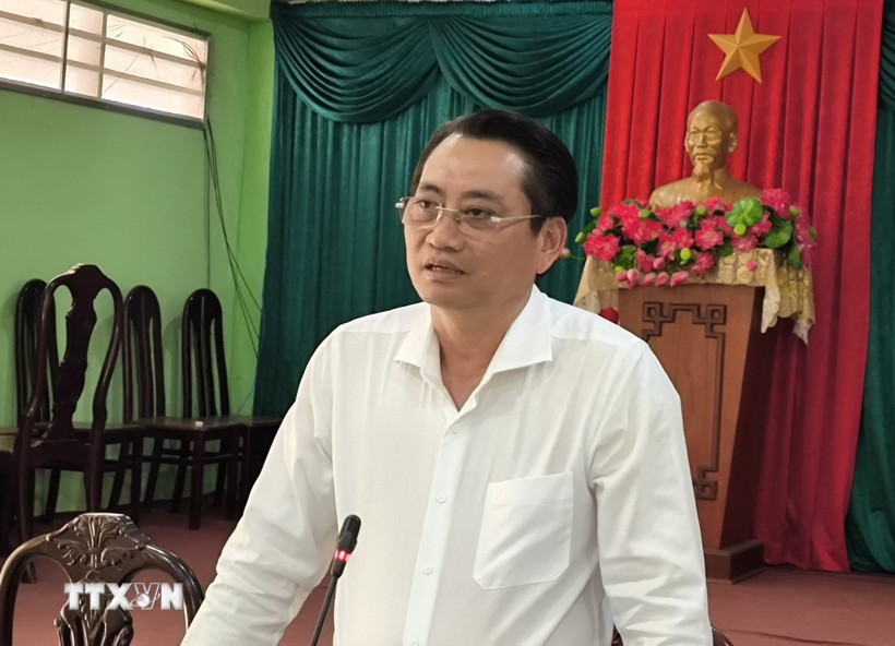 Phó Chủ tịch UBND tỉnh Vĩnh Long Nguyễn Quỳnh Thiện phát biểu tại buổi làm việc. (Ảnh: Huỳnh Phúc Hậu/TTXVN)