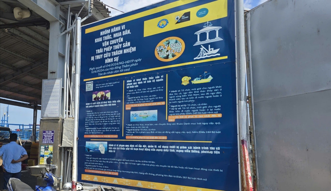 Các tấm poster, băng rôn, nội dung tuyên truyền về chống khai thác IUU. z6960521314133-56dd81d4900e347ef82b6270192b5e26-7285-3681.jpg