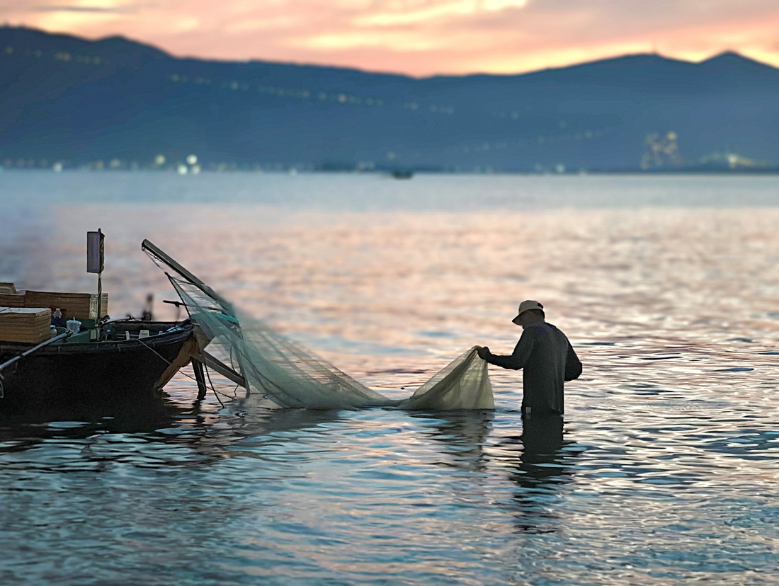 Chợ cá lúc bình minh ven biển Đà Nẵng - Ảnh 5.