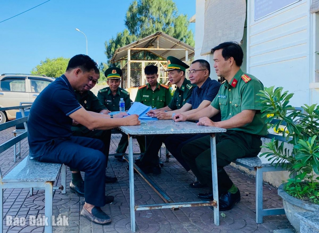 chủ phương tiện, thuyền trưởng ký cam kết chấp hành nghiêm quy định, không khai thác trái phép ở vùng biển nước ngoài