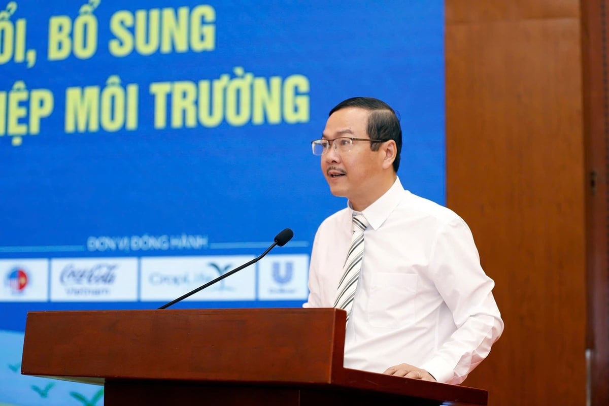 Ông Nguyễn Ngọc Thạch, Tổng Biên tập Báo Nông nghiệp và Môi trường chia sẻ về 15 Luật được sửa đổi, bổ sung tại Luật mới. Ảnh: Khương Trung.