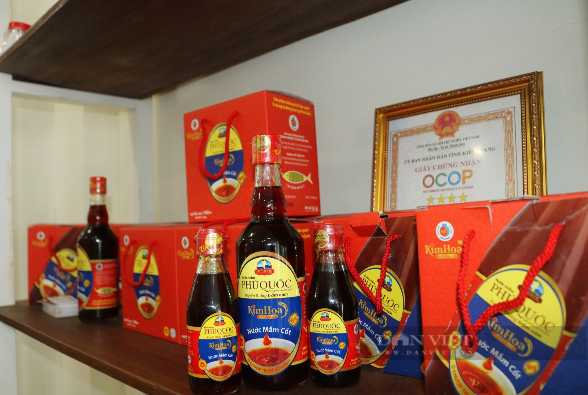 Người đàn ông quyết giữ tinh tuý nước mắm truyền thống Phú Quốc được nhận danh hiệu Nông dân Việt Nam xuất sắc 2023 - Ảnh 3.