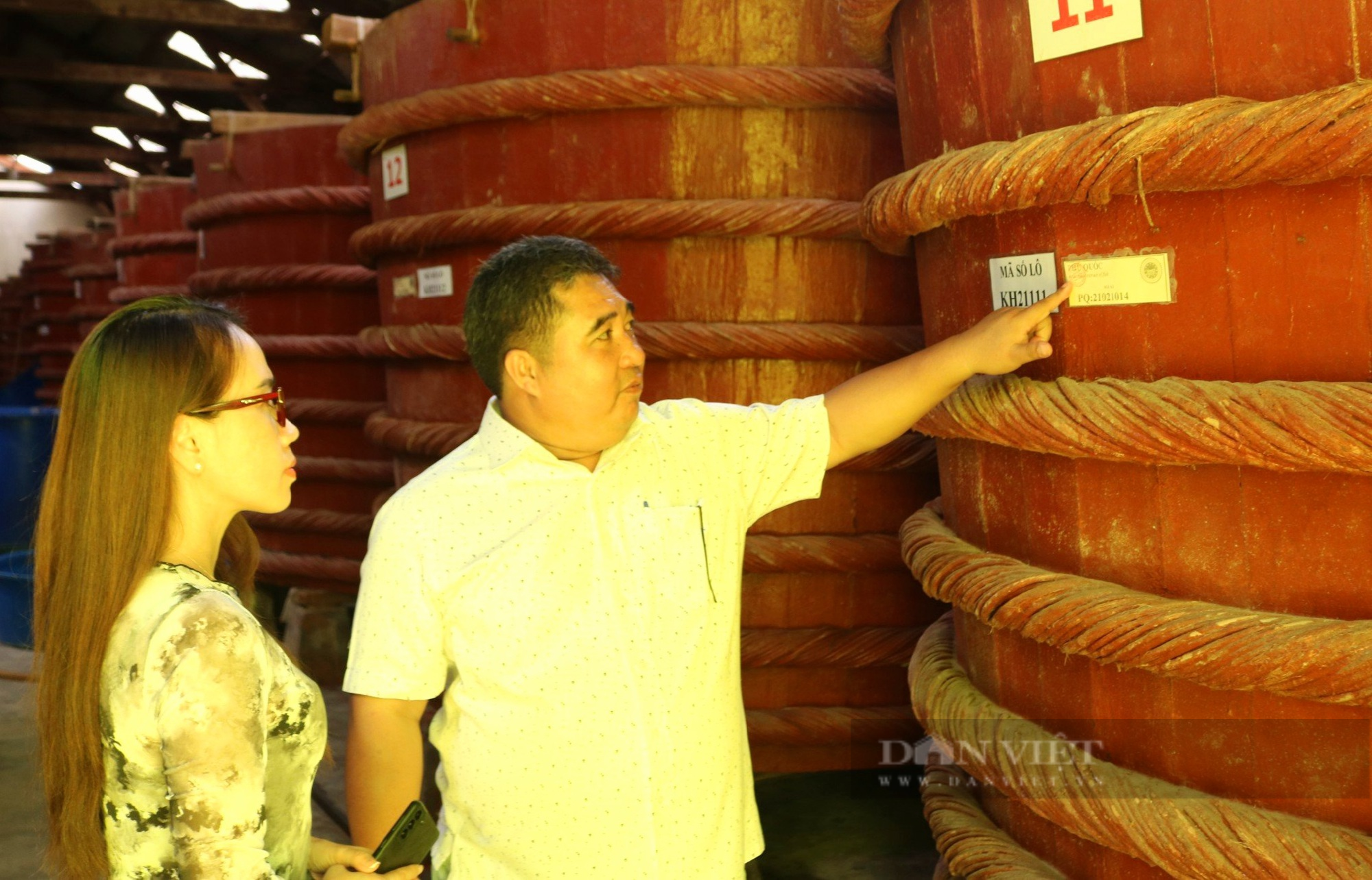 Người đàn ông quyết giữ tinh tuý nước mắm truyền thống Phú Quốc được nhận danh hiệu Nông dân Việt Nam xuất sắc 2023 - Ảnh 4.