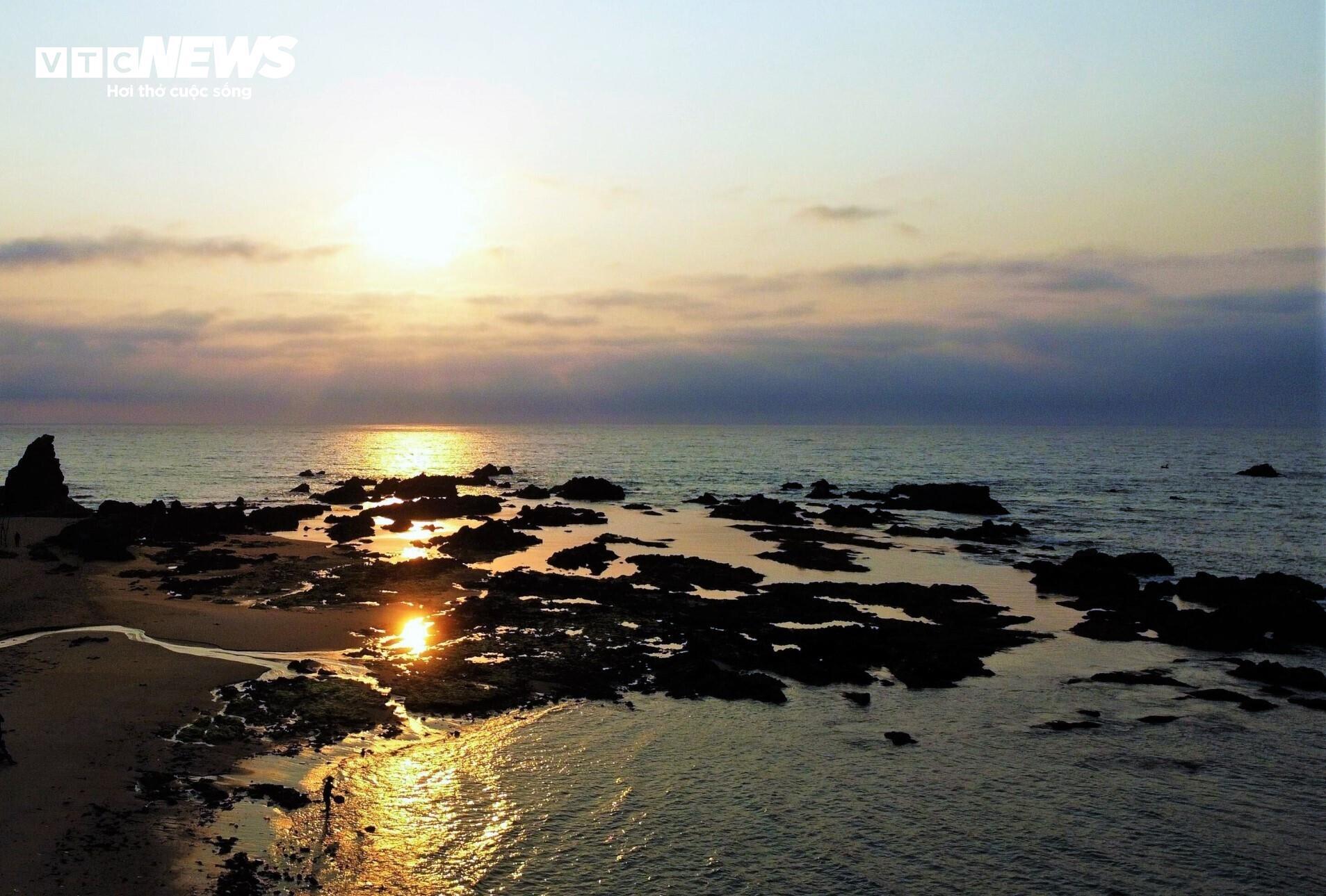 Về làng chài Lộ Diêu ở Gia Lai xem ngư dân ‘vẽ hình’ cỏ ba lá trên biển - 10