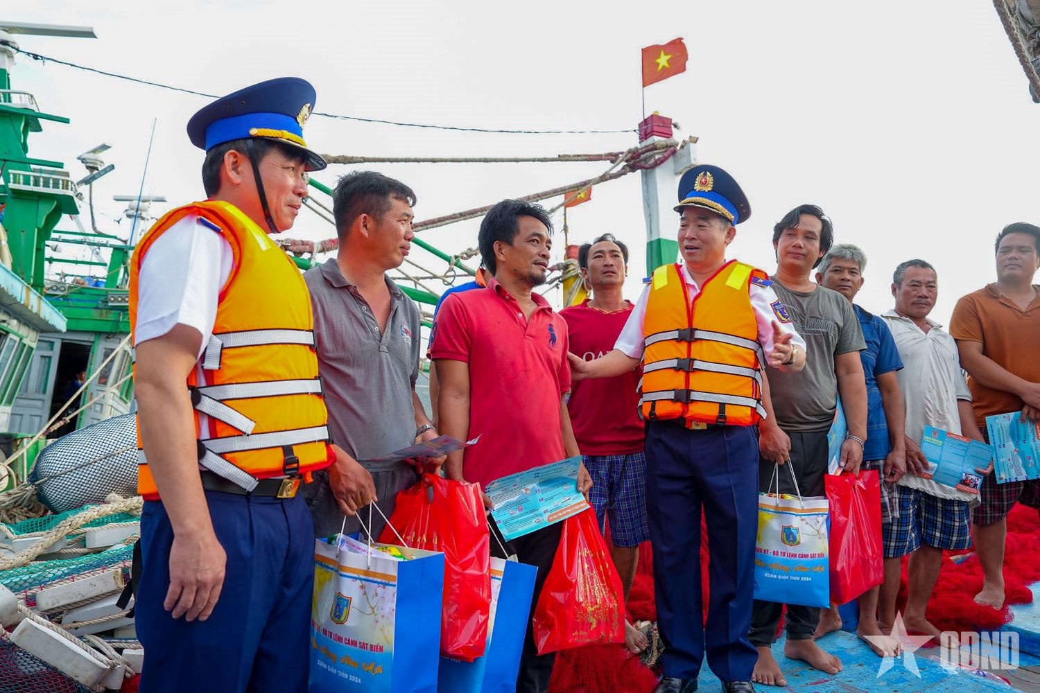 Cảnh sát biển Việt Nam: Giữ biển bằng lòng dân