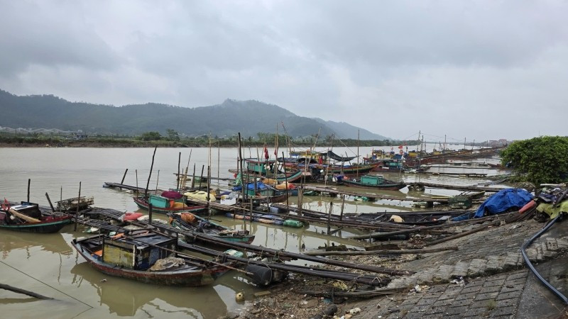 Cảng cá Hòa Lộc, xã Hoa Lộc.