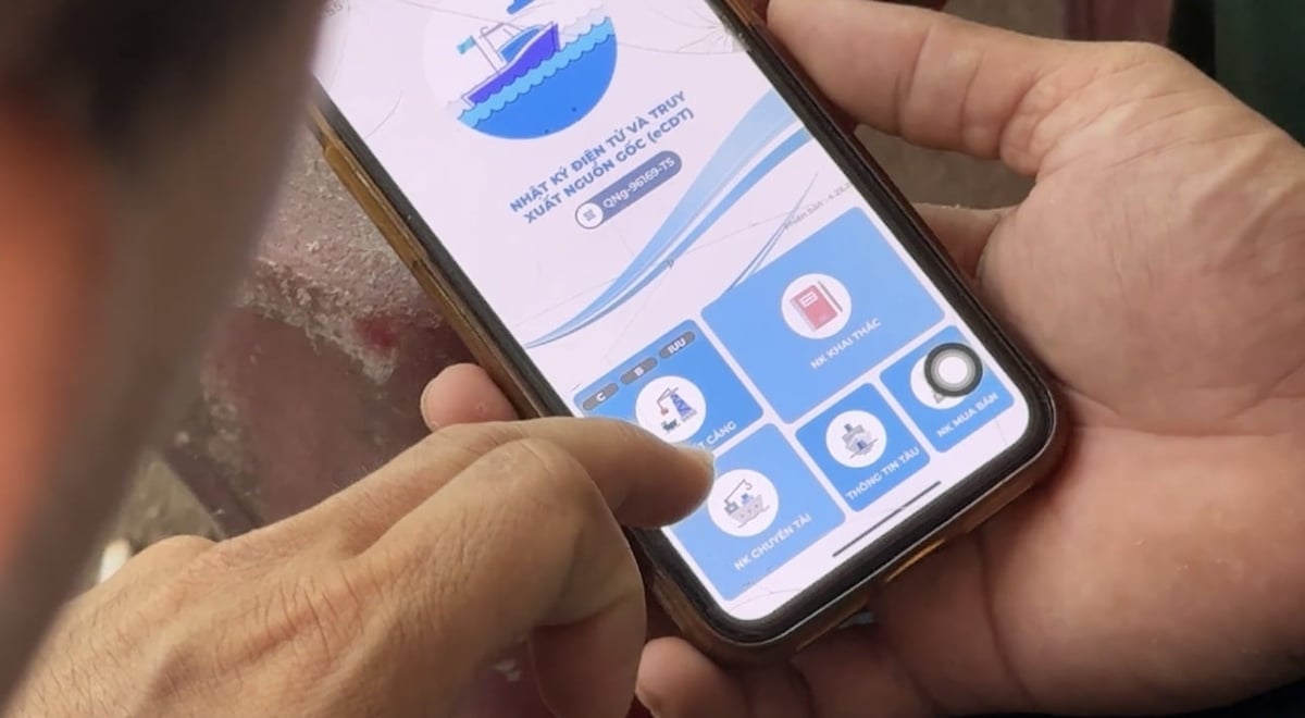 Các phần mềm này không chỉ giúp lực lượng chức năng xử lý nhanh, chính xác, mà còn hạn chế phiền hà cho chủ tàu. Ảnh: Võ Hà.