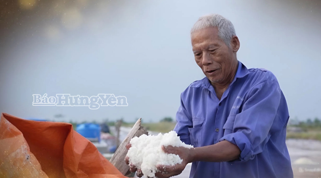 Mặn mòi hạt muối của diêm dân thôn Tam Đồng (xã Thái Thụy).