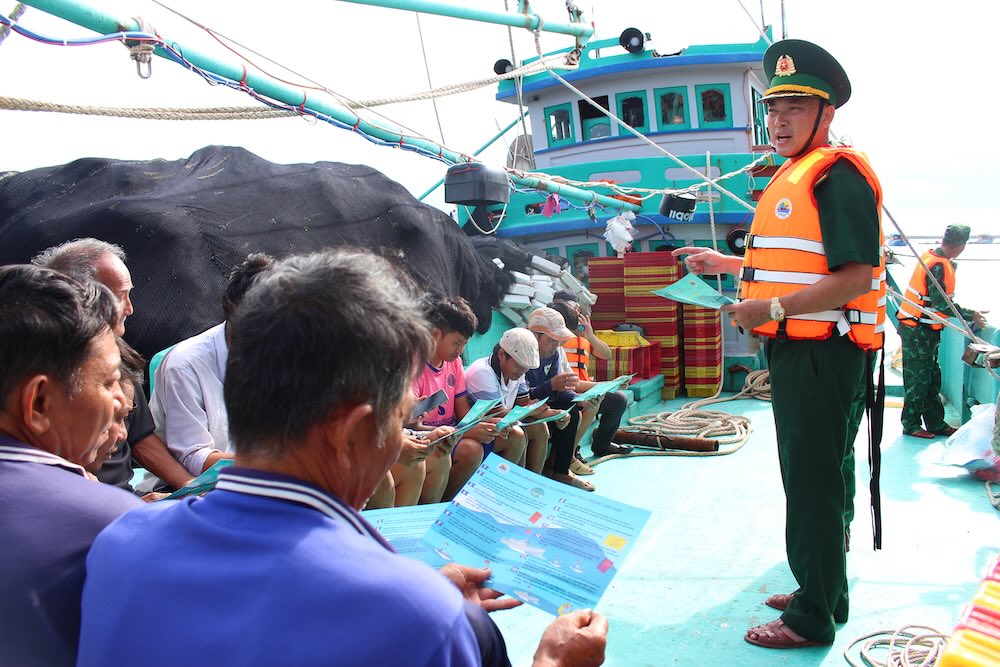 Hoạt động tuyên truyền chống khai thác IUU được triển khai quyết liệt và đồng bộ. Ảnh: Lục Tùng.