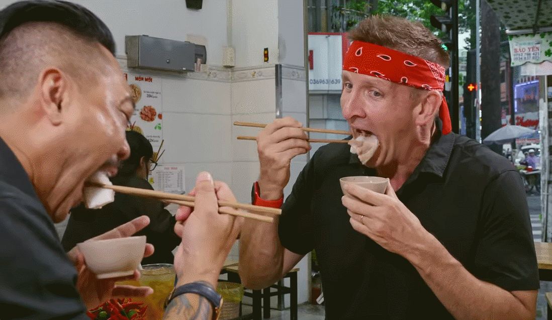 Khách Tây thử loại gia vị nặng mùi, chính nhiều người Việt cũng không thích, thốt lên: 