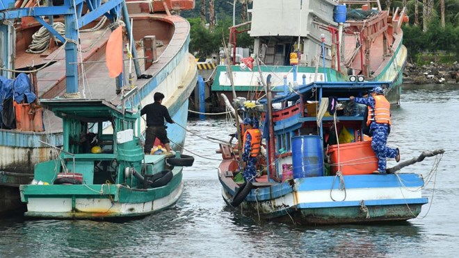 Liên tục bắt quả tang tàu cá vận chuyển trái phép thiết bị giám sát hành trình