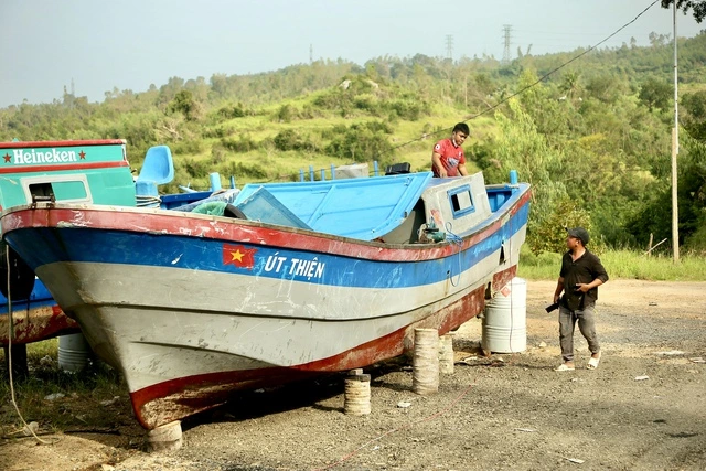 Những con tàu 'gãy cánh' sau bão Kalmaegi - Ảnh 5.