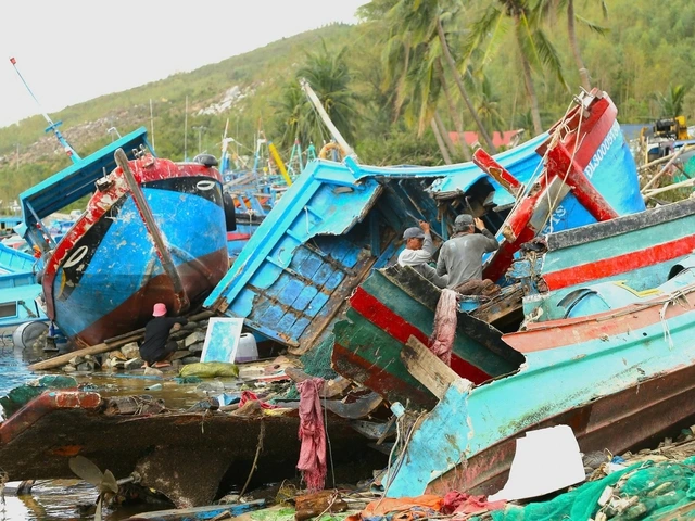 Những con tàu 'gãy cánh' sau bão Kalmaegi - Ảnh 6.