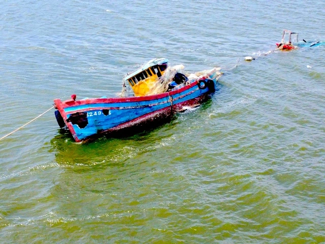 Những con tàu 'gãy cánh' sau bão Kalmaegi - Ảnh 8.