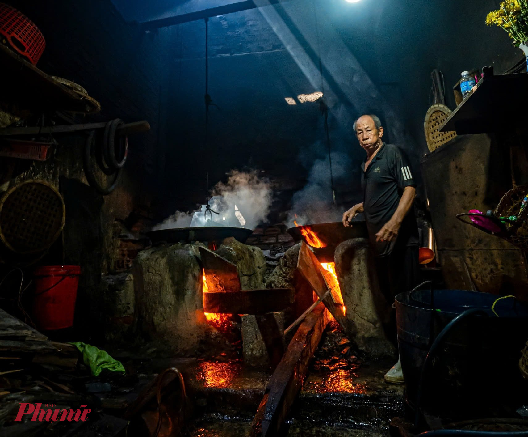 Nghề hấp cá, tưởng đơn giản nhưng là công đoạn quan trọng trong chuỗi sơ chế để phục vụ tiêu thụ nội địa và xuất khẩu. Cá hấp vừa giữ độ tươi, giảm mùi tanh, lại dễ bảo quản. 