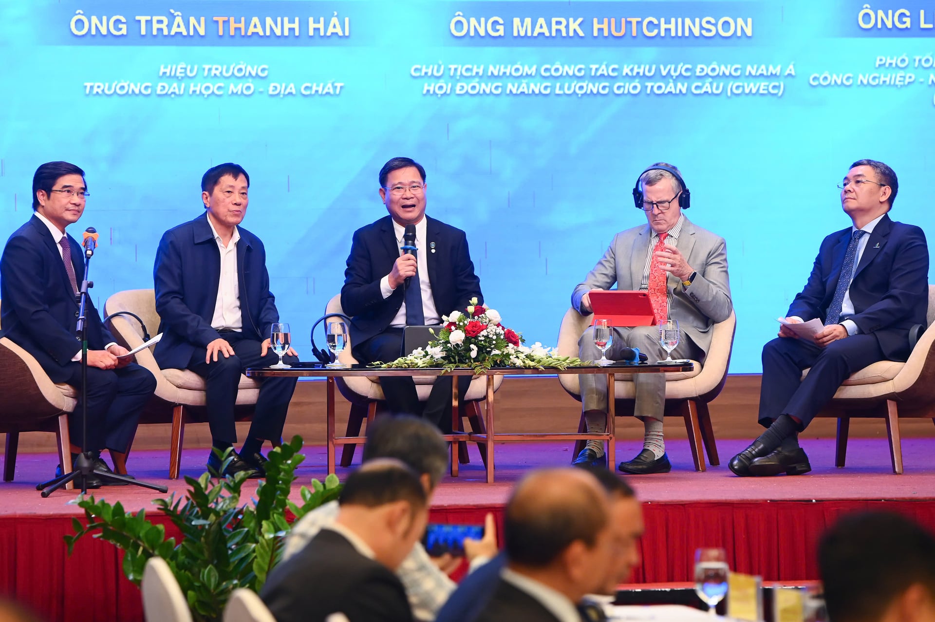 doi-moi-tu-duy-de-dan-dat-kinh-te-bien-xanh-trong-ky-nguyen-moi-171725_253