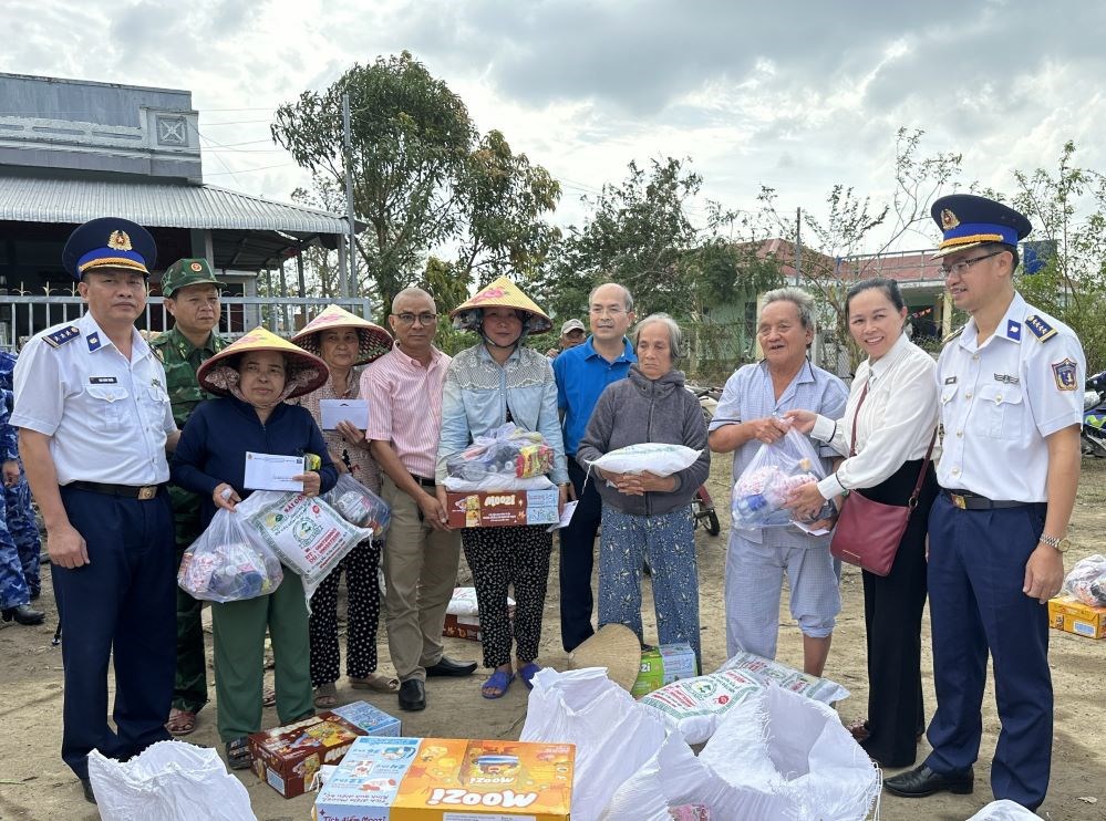 Để ngư dân yên tâm vươn khơi, bám biển