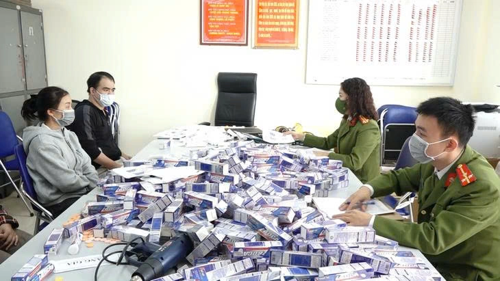 Hàng giả, giấy phép thật - Ảnh 2.