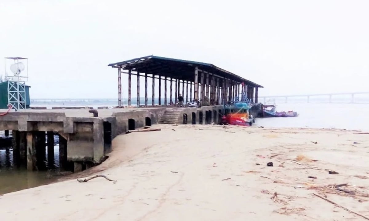 Cảng cá Xuân Hội bị bồi lắng nghiêm trọng. Ảnh: Thanh Nga.