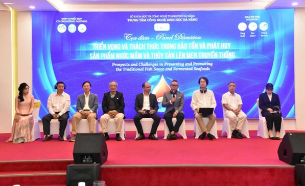 Phiên tọa đàm tại Hội thảo, nơi các chuyên gia cùng chuyển hóa các kết quả nghiên cứu thành định hướng hành động chung.