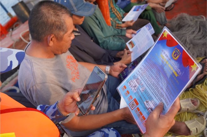 Ra khơi với mã QR, ngư dân an tâm phòng tránh được vi phạm IUU