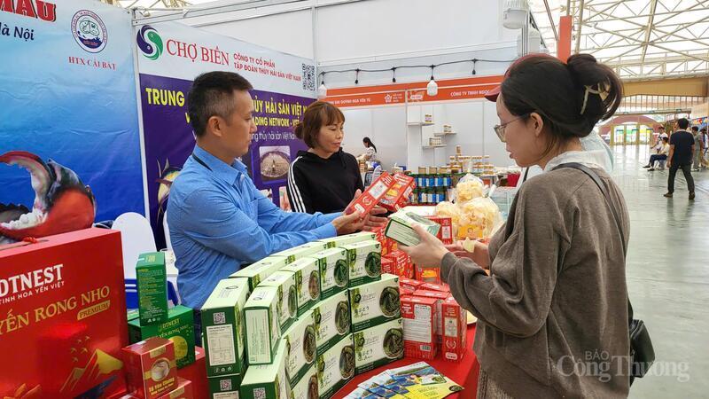 Nhiều doanh nghiệp đã đầu tư bài bản hơn về sản phẩm, hình thức cũng như phương thức tiếp cận thị trường tại Hội chợ Mùa Xuân 2026.