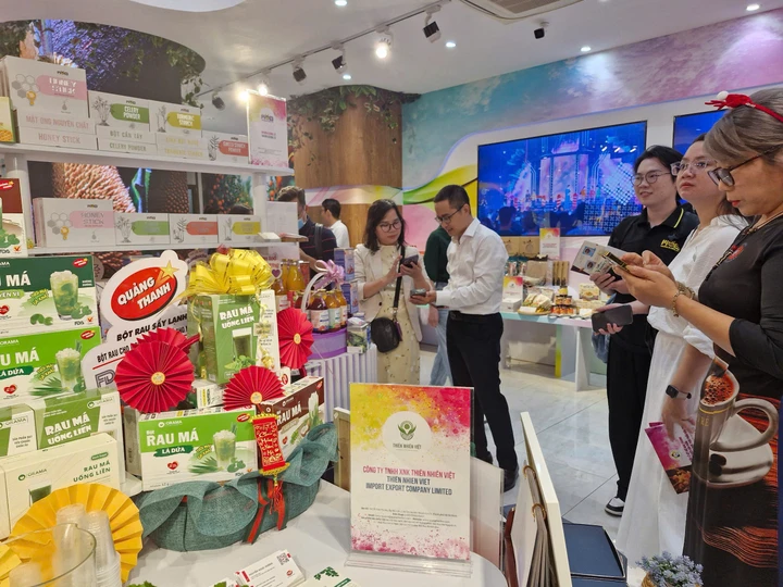 Cửa hàng trực tiếp với những trải nghiệm khác biệt vẫn là điểm đến không thể thay thế của người tiêu dùng.