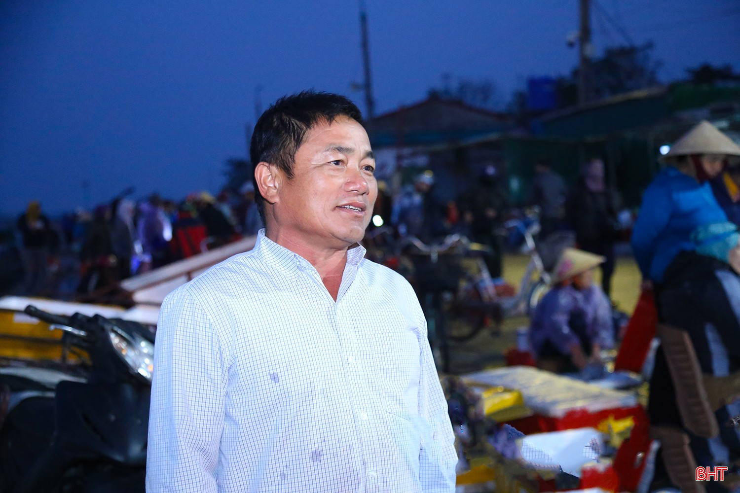 Ông Nguyễn Văn Tuấn (xã Lộc Hà) chia sẻ: “Trong 1 tháng trở lại đây, biển lặng, thời tiết tốt nên bà con khai thác được sản lượng tốt. Tàu của tôi chủ yếu "trúng" cá cơm với sản lượng vài tấn/chuyến. Anh em bạn thuyền vì thế cũng có thêm thu nhập ổn định để chuẩn bị cho mùa biển mới sau đợt nghỉ Tết Nguyên đán”. bqbht_br_img-6021.jpg