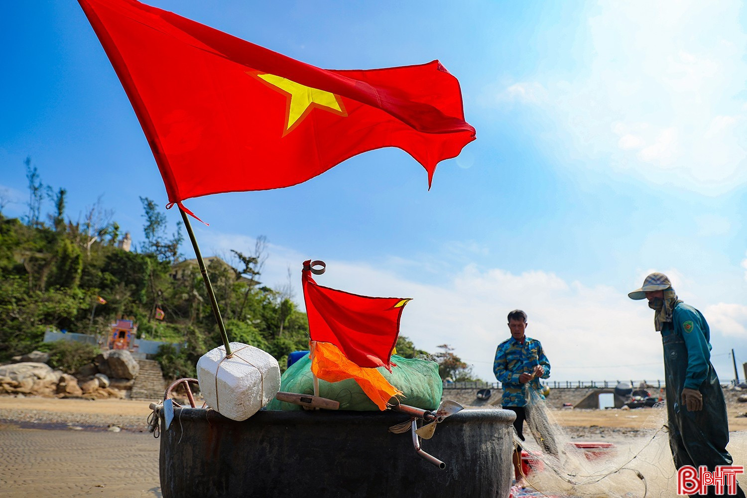 Chuyến biển trở về thắng lợi không chỉ giúp bà con ngư dân có thêm thu nhập mà còn mang theo niềm phấn chấn, kỳ vọng cho một mùa biển mới thuận buồm, xuôi gió. bqbht_br_image-2026-02-14t134401902.jpg
