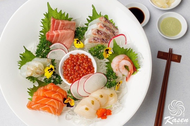 Không chỉ cá, người Nhật Bản còn ăn sò, tôm sống. (Ảnh: The Kasen)