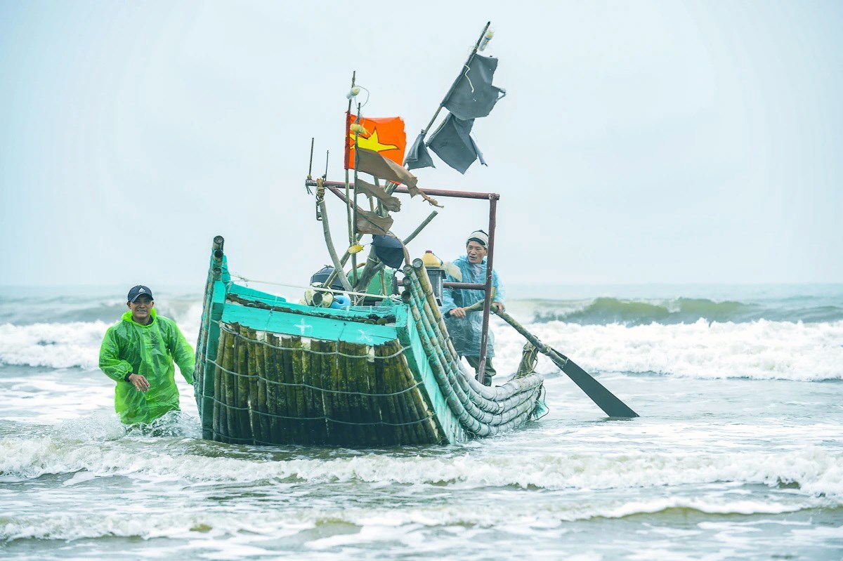 Ngư dân Thanh Hóa vươn khơi, đón "lộc biển" đầu Xuân