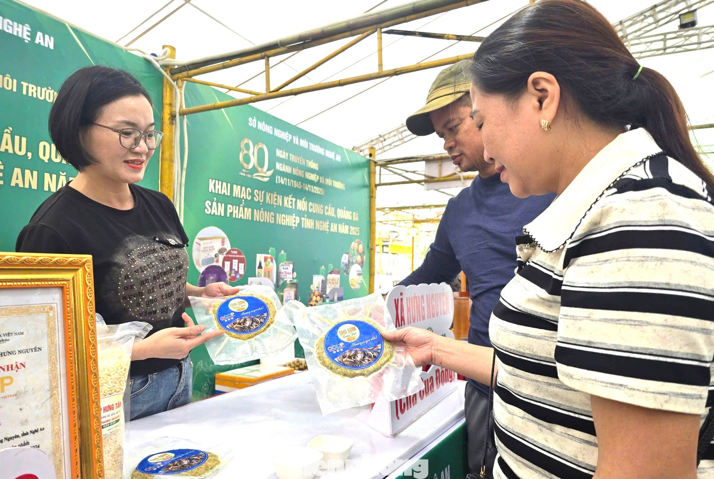 Từ món ăn "cứu đói" chả dam đã trở thành sản phẩm OCOP được nhiều người ưa chuộng. tp-9.jpg